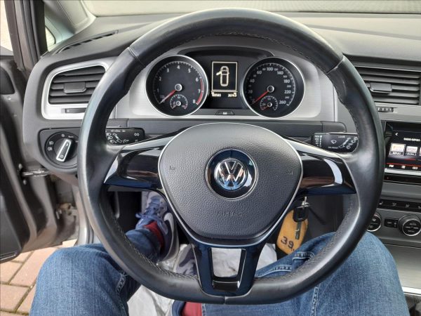 Volkswagen - Golf.jpg