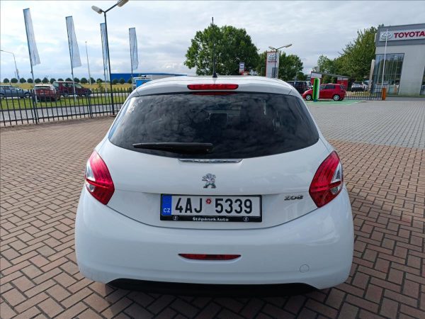 Peugeot - 208.jpg