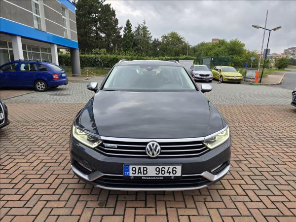 Volkswagen - Passat.jpg