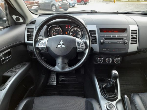 Mitsubishi - Outlander.jpg