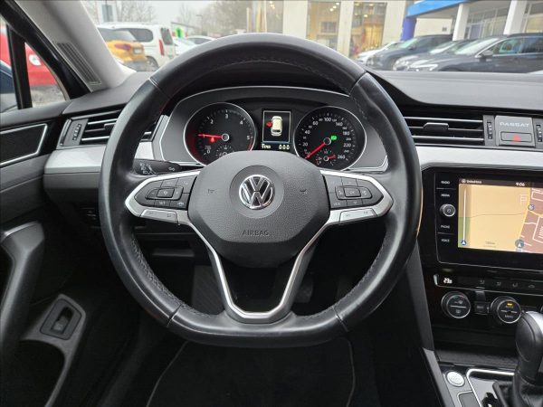 Volkswagen - Passat.jpg